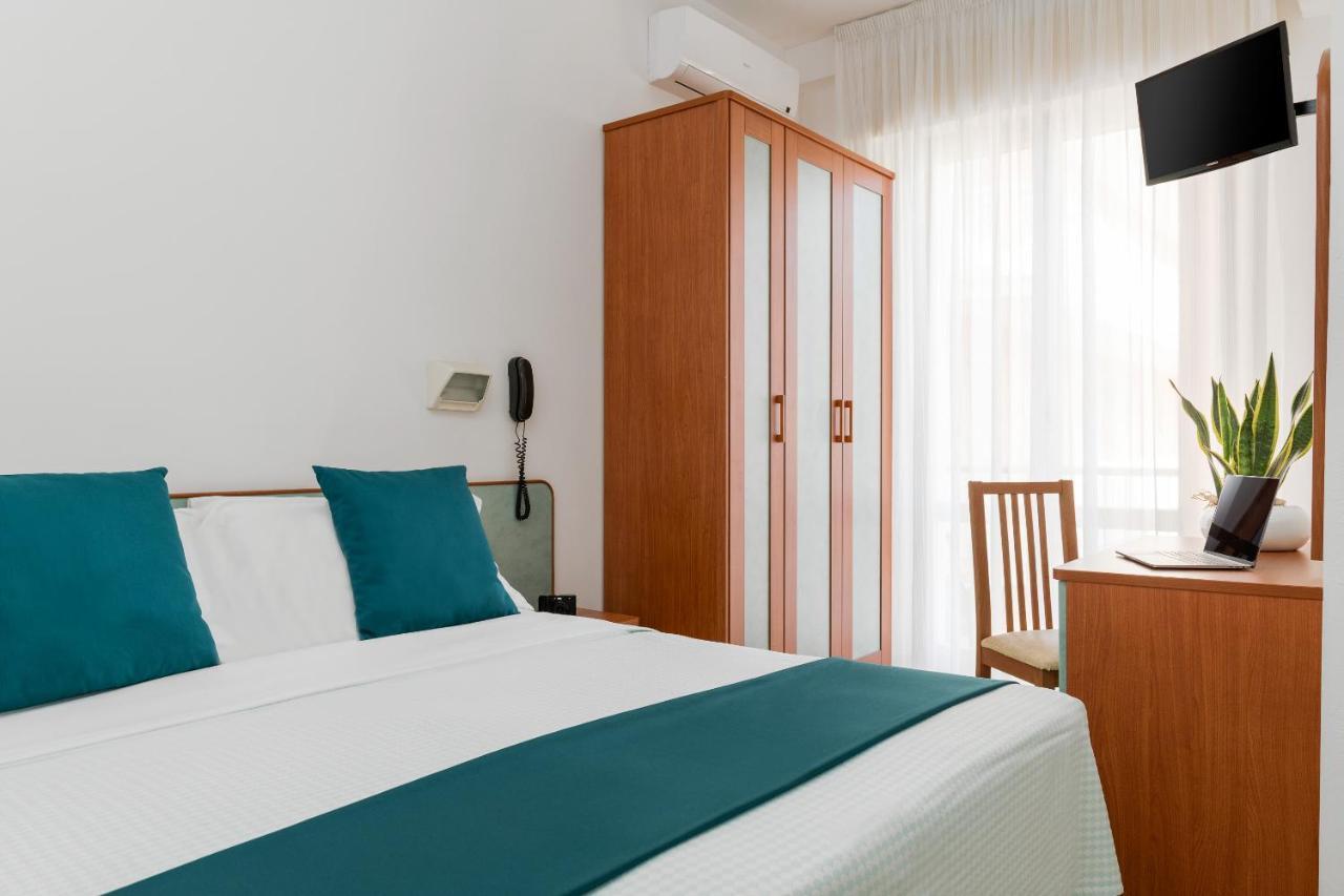 Très Jolie Hotel